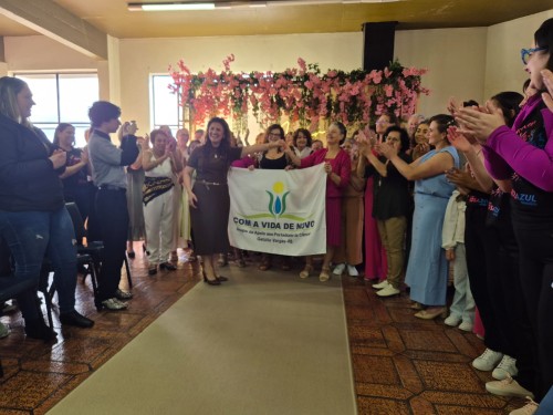 Desfile Outubro Rosa e Novembro Azul celebra a vida e a superação no Hospital Santa Terezinha